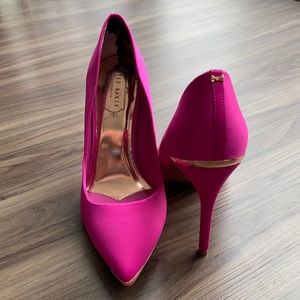 TED BAKER London - Bright Pink / Fuchsia (Gold Tip & Heel Rim) Heels